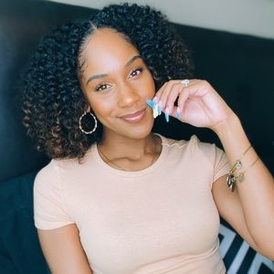 Meet your Posher, Amina